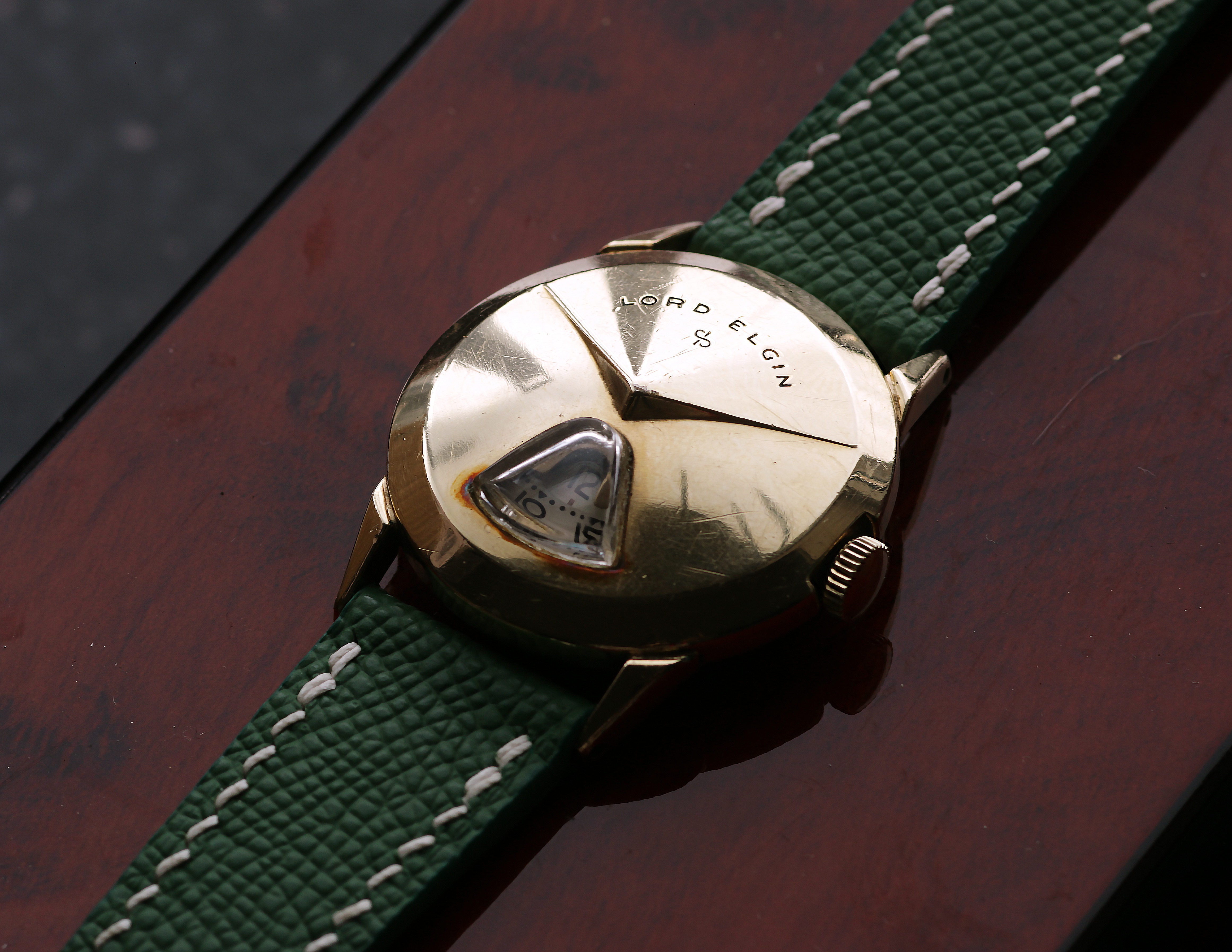 Lord Elgin Chevron Ref. 7775 gold-filled case, three-quarter view