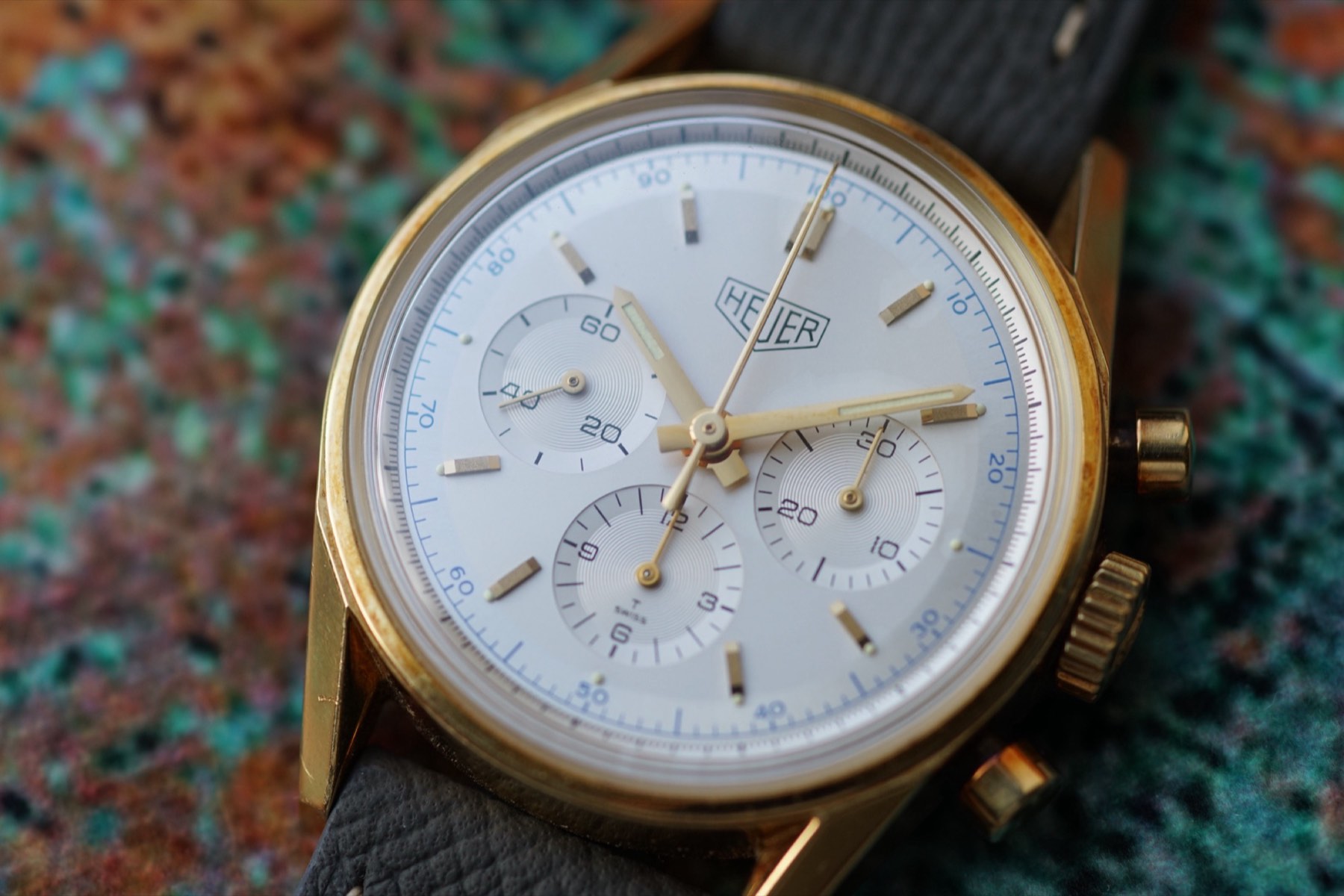 Macro view of the Heuer Carrera CS3140 silver dial and blue decimal-minutes scale