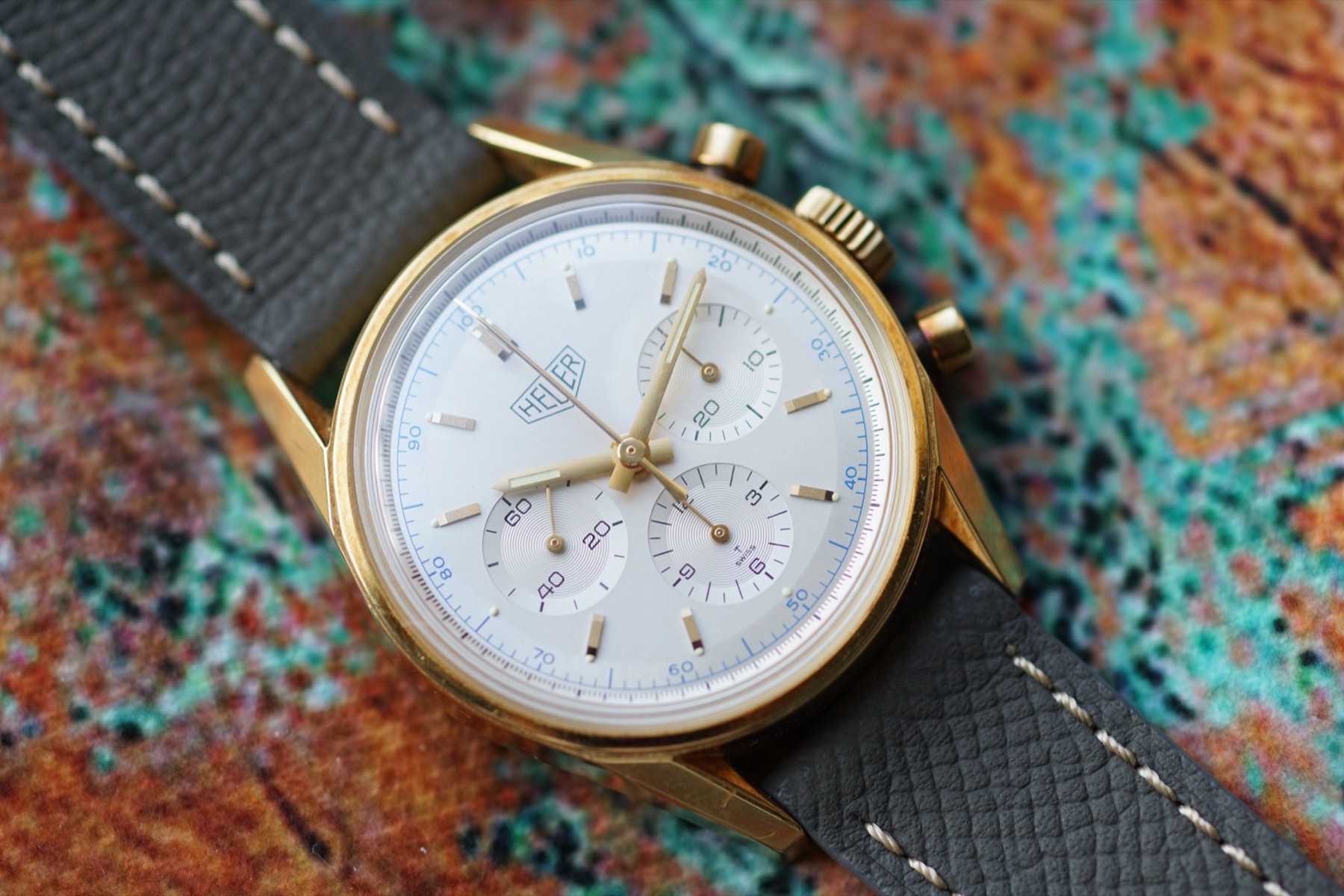 Heuer Carrera CS3140 in solid 18k yellow gold