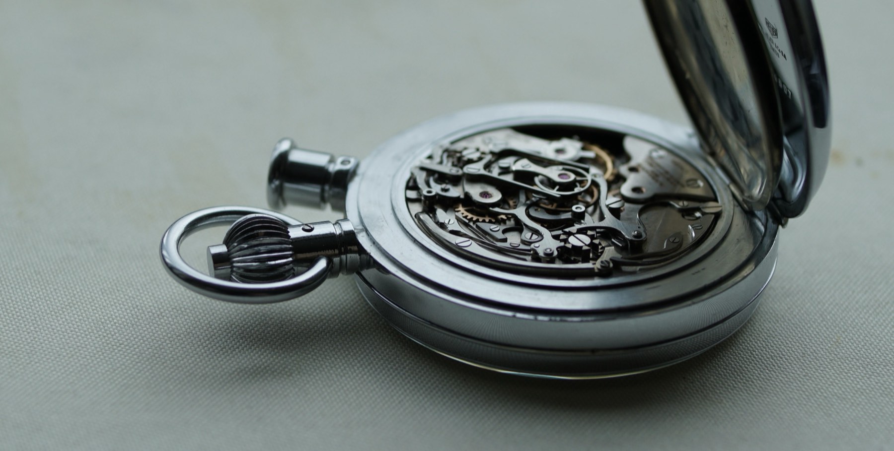Detailed view of the Heuer Valjoux 76R split-seconds mechanism