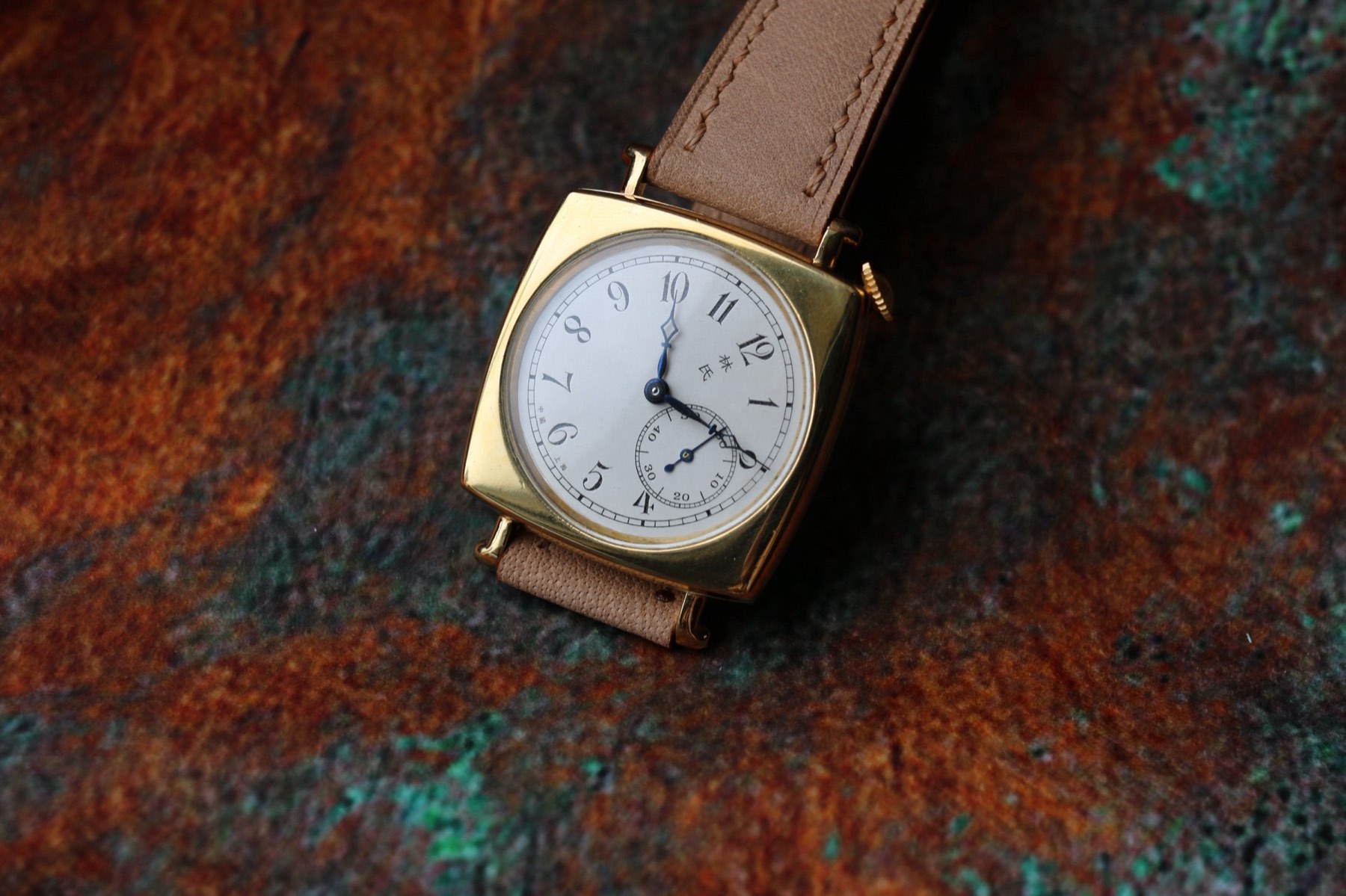 Tilted Watch finished watch detail photograph, photograph 9