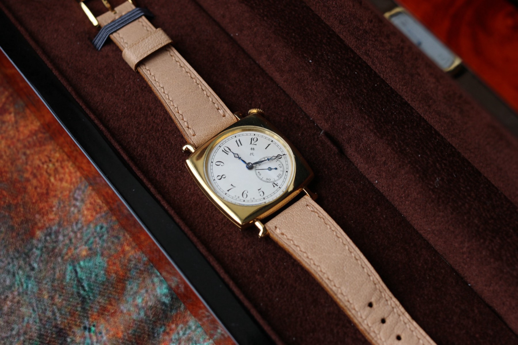Tilted Watch finished watch detail photograph, photograph 12