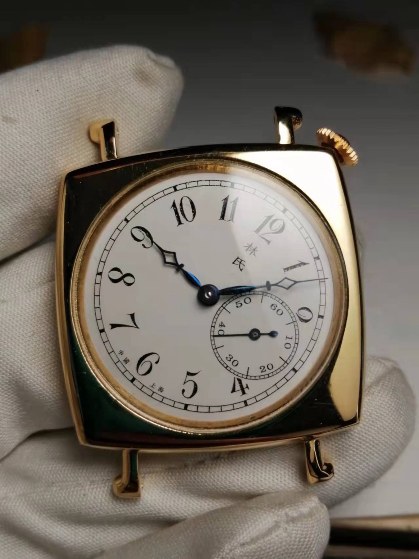 Tilted Watch finished watch detail photograph, photograph 37