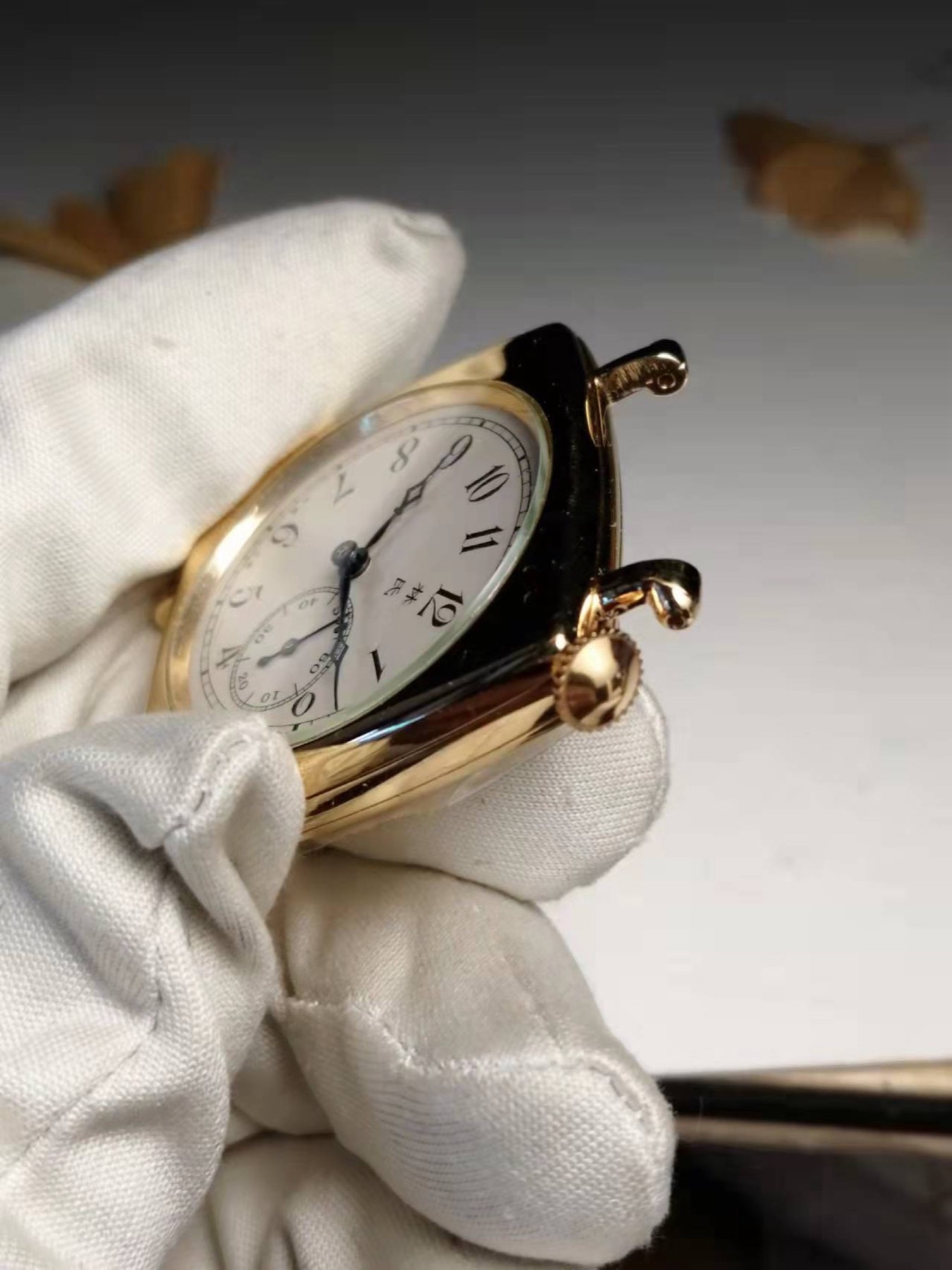 Tilted Watch finished watch detail photograph, photograph 39