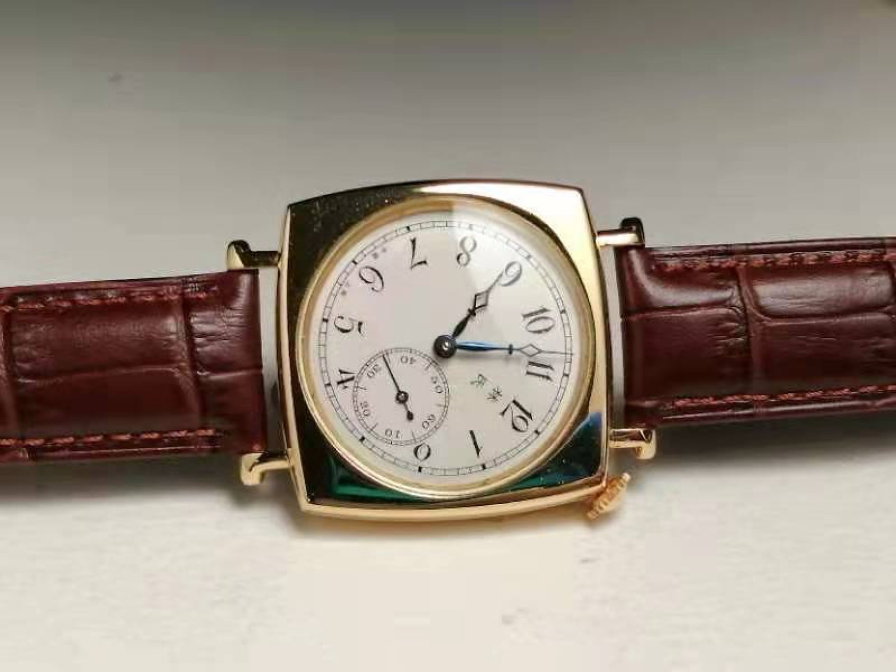 Tilted Watch finished watch detail photograph, photograph 42