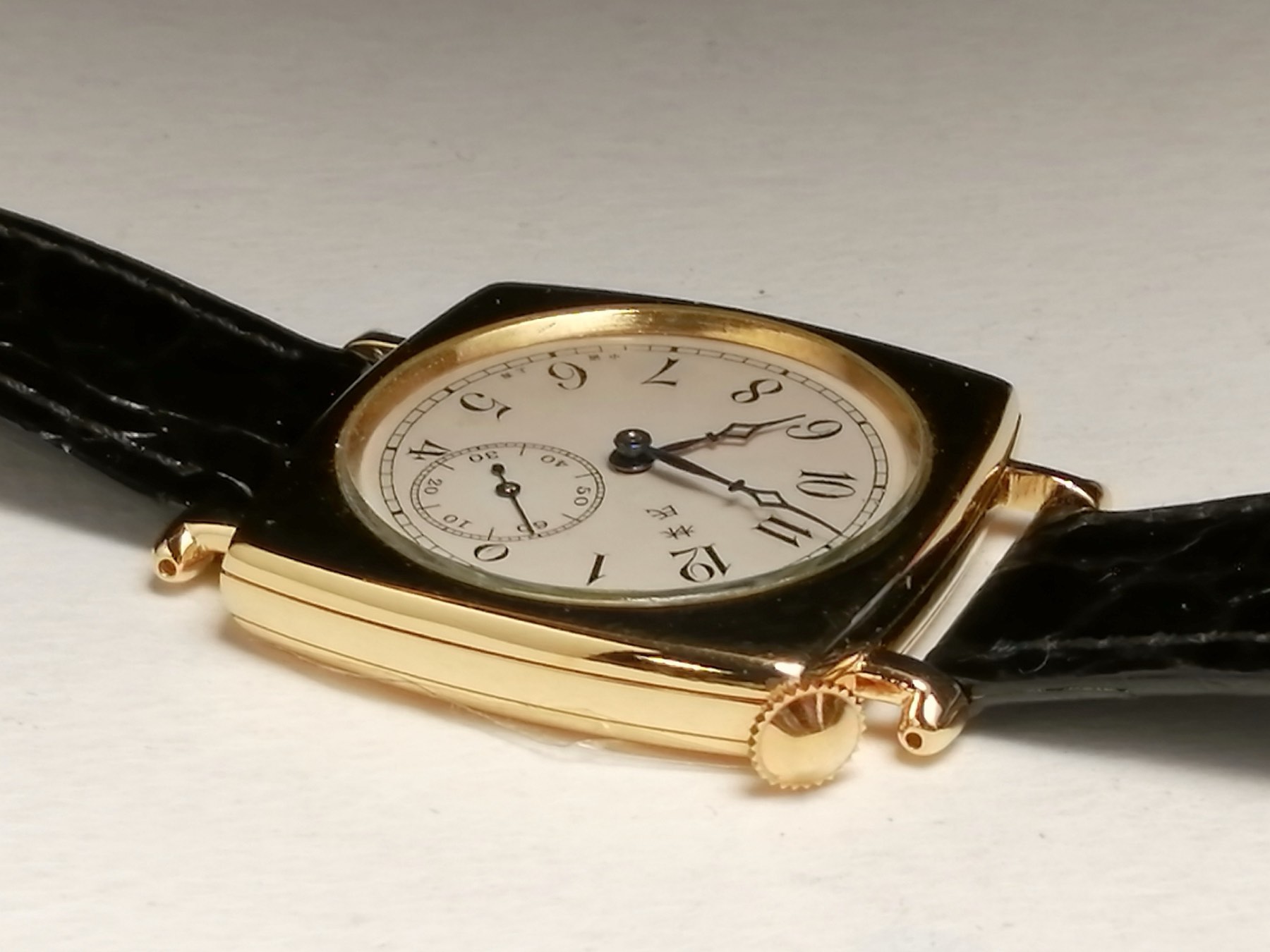 Tilted Watch finished watch detail photograph, photograph 48