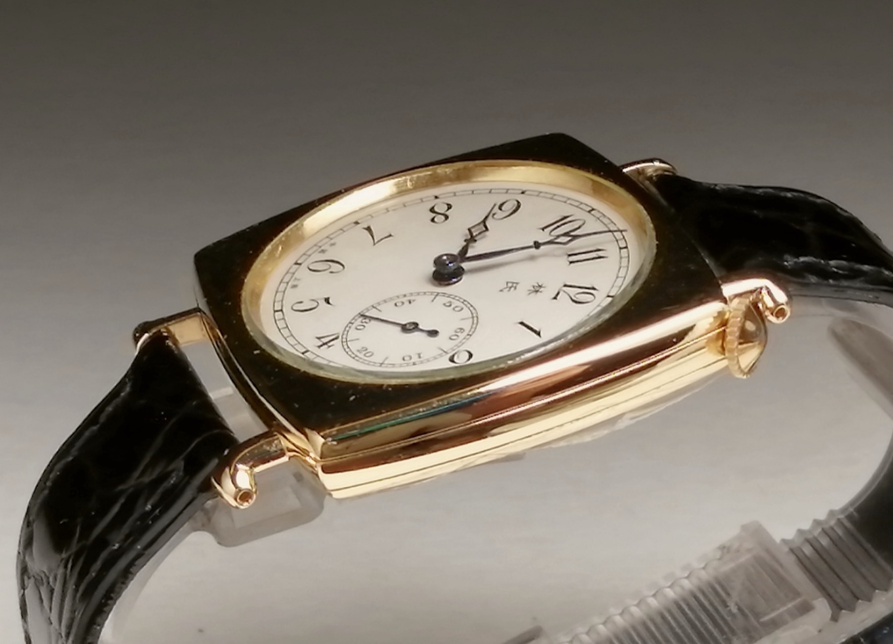 Tilted Watch finished watch detail photograph, photograph 49