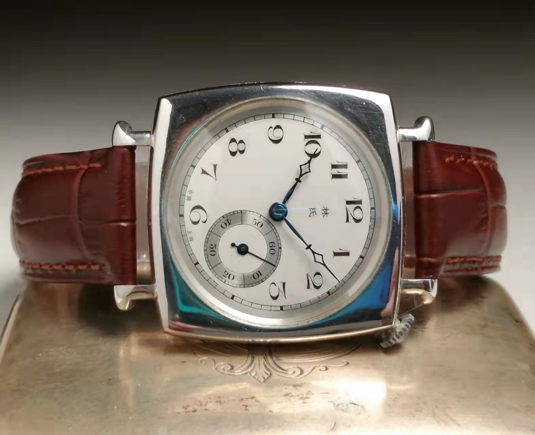 Tilted Watch finished watch detail photograph, photograph 29