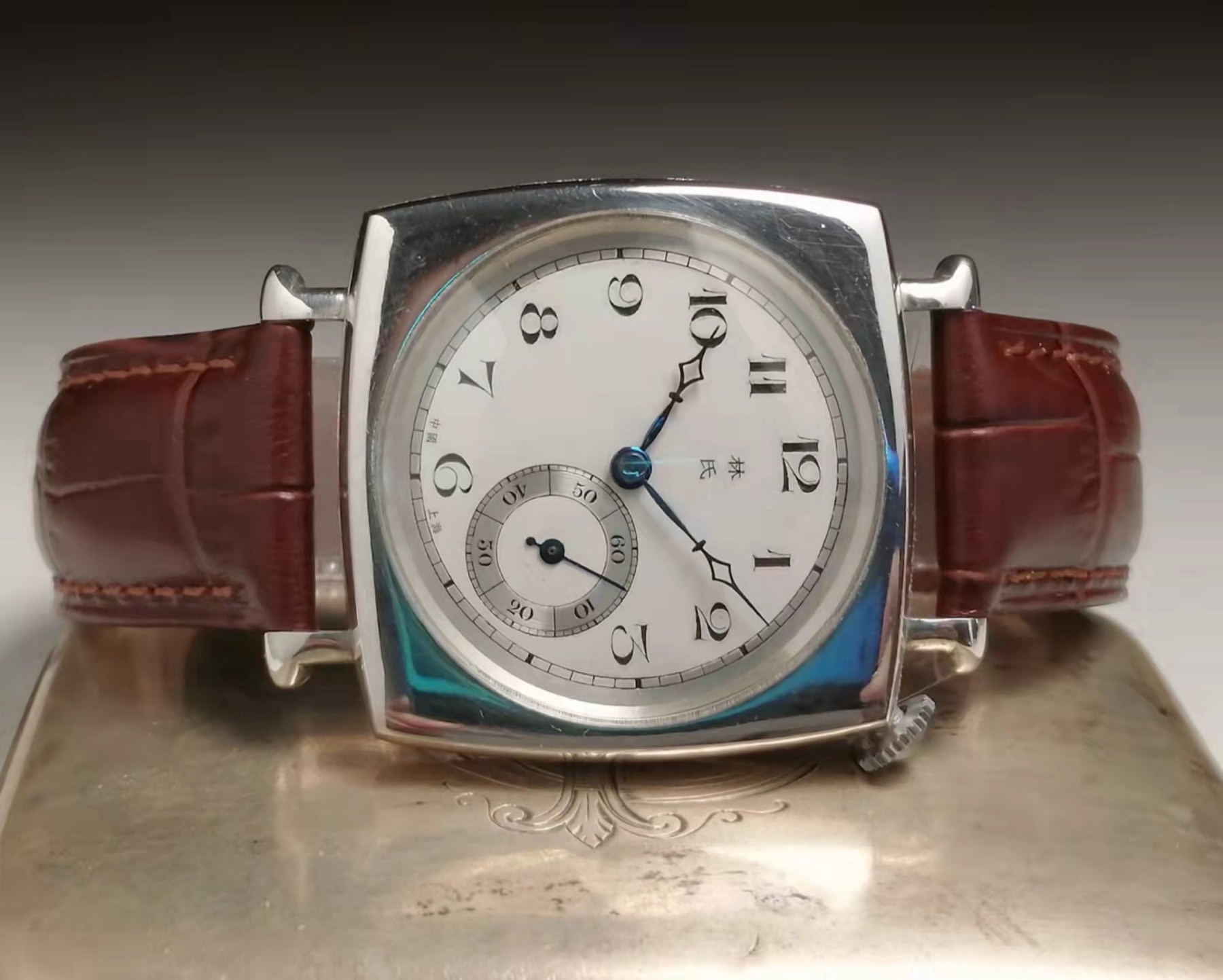 Tilted Watch finished watch detail photograph, photograph 33