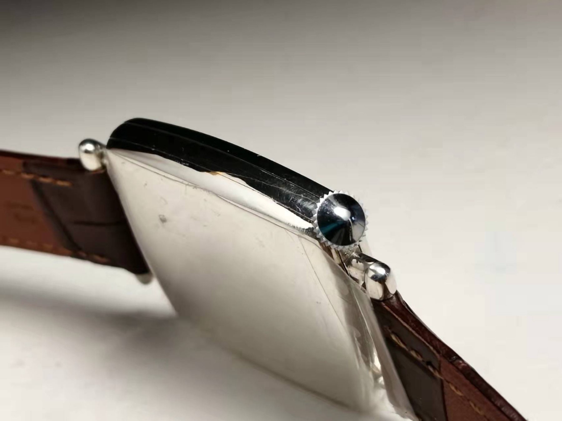 Tilted Watch finished watch detail photograph, photograph 36