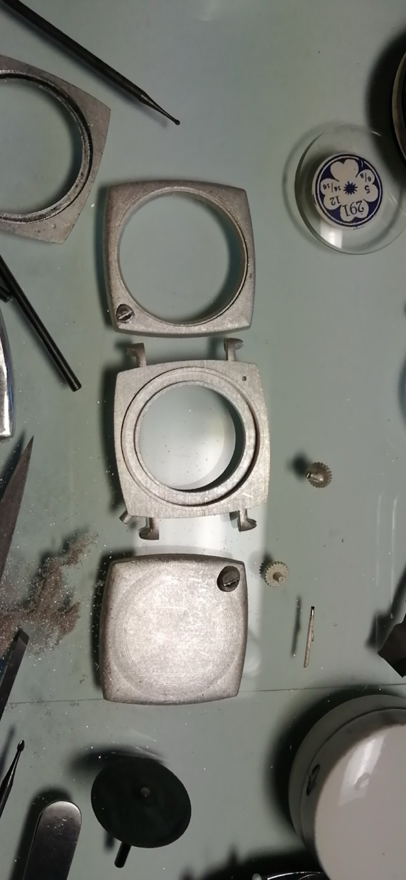 Tilted Watch manufacturing process photograph, photograph 3